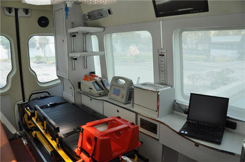 察隅县救护车内部
